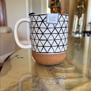 Geometric Pattern travel Mug with Natural Base brand new